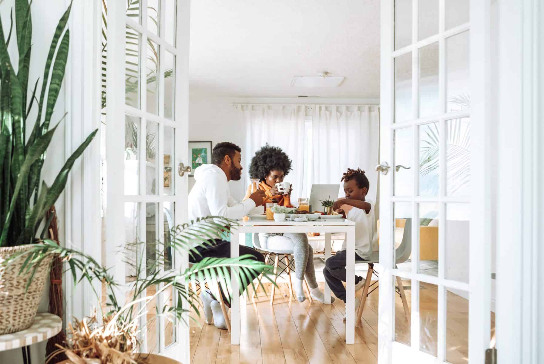 How to Handle Stressful Situations with Extended Family